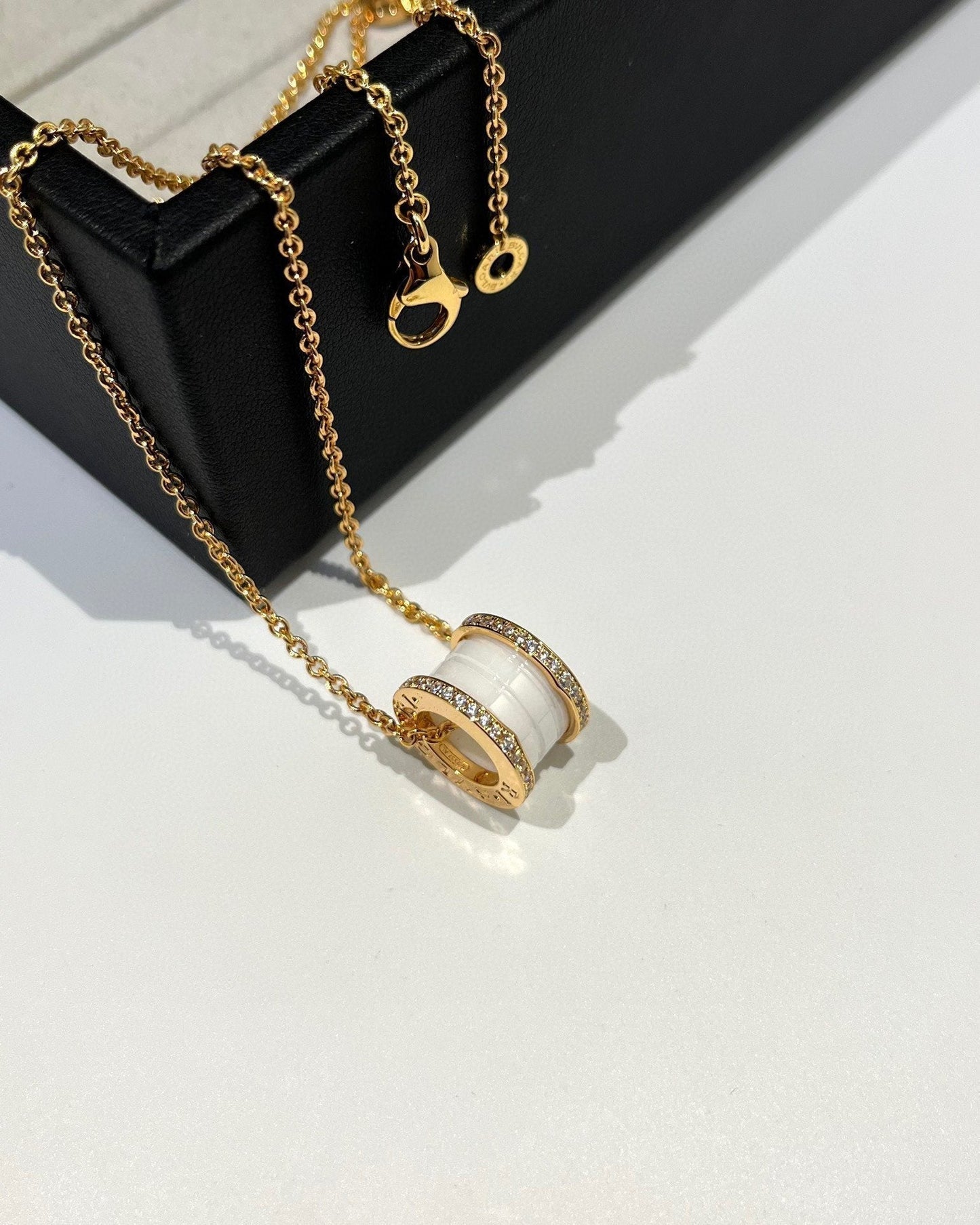 [Auream]ZERO 1 WHITE CERAMIC DIAMOND PINK GOLD NECKLACE